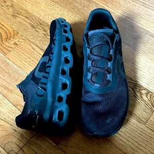 Men’s On Cloud cloudmonster size US 11.5 EU 46